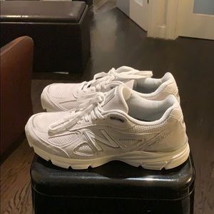 Men’s new balance 990 sneakers size 10 (off white)